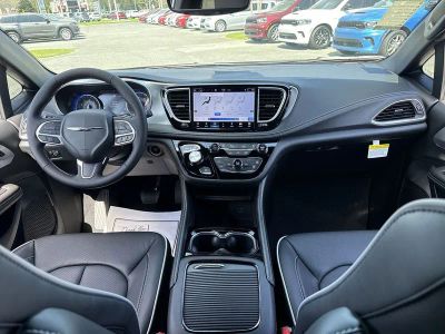 2026 Chrysler Pacifica — photo 27 view