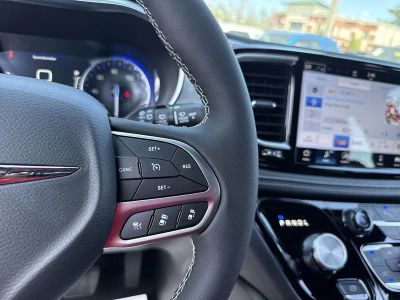 2026 Chrysler Pacifica — photo 14 view