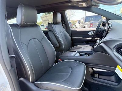 2026 Chrysler Pacifica — photo 28 view