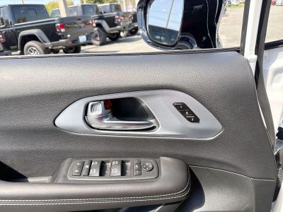 2026 Chrysler Pacifica — photo 11 view