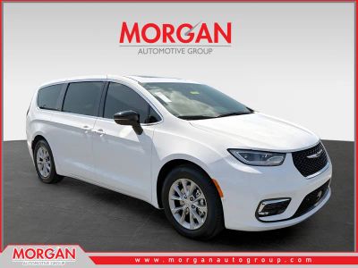 2026 Chrysler Pacifica Limited in White — front three-quarter view