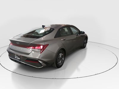 2024 Hyundai Elantra — photo 7 view