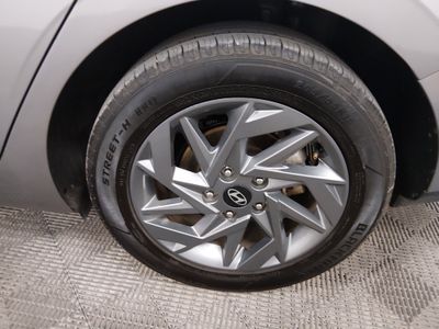 2024 Hyundai Elantra — photo 10 view