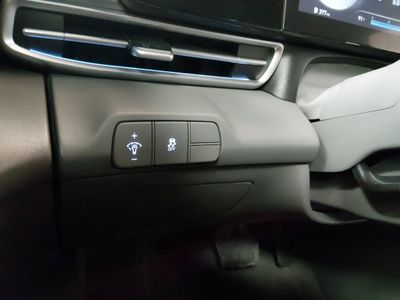 2024 Hyundai Elantra — photo 13 view