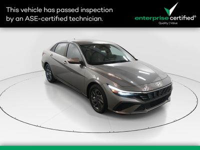 2024 Hyundai Elantra SEL IVT — front three-quarter view