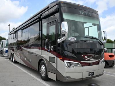 2020 Tiffin ALLEGRO BUS — front three-quarter view