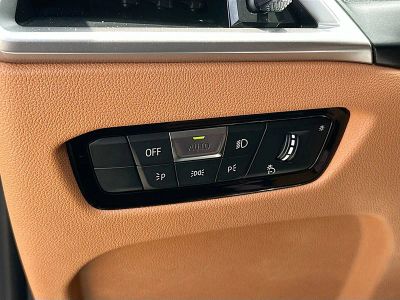 2025 BMW 3 Series — photo 10 view