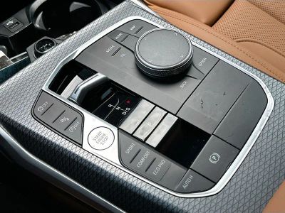 2025 BMW 3 Series — photo 17 view