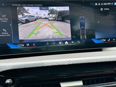 2025 BMW 3 Series — photo 14 view