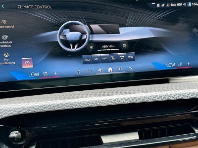 2025 BMW 3 Series — photo 16 view