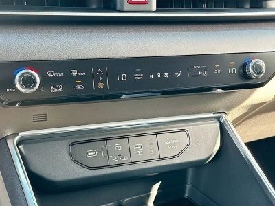 2026 Kia Carnival Hybrid — photo 16 view