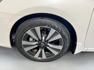 2019 Nissan Sentra — photo 11 view