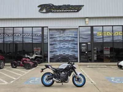 2026 Yamaha MT-07 — front three-quarter view