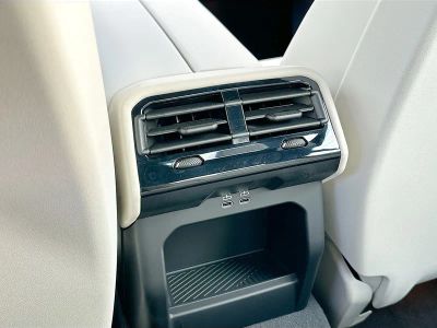 2026 BMW 5 Series — photo 20 view