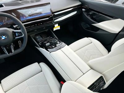 2026 BMW 5 Series — photo 18 view