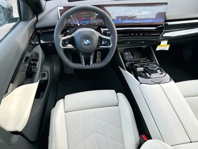 2026 BMW 5 Series — photo 17 view