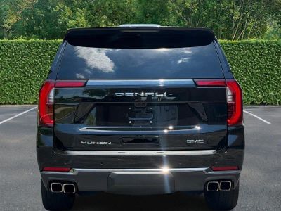 2025 GMC Yukon — detail view