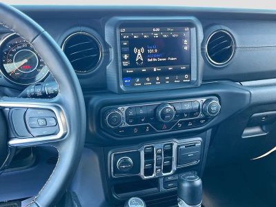 2022 Jeep Wrangler — photo 15 view