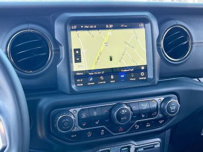 2022 Jeep Wrangler — photo 13 view