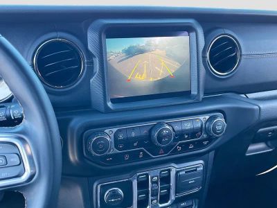2022 Jeep Wrangler — photo 14 view