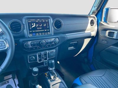 2022 Jeep Wrangler — photo 24 view