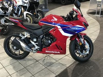 2025 Honda CBR500R — engine compartment view