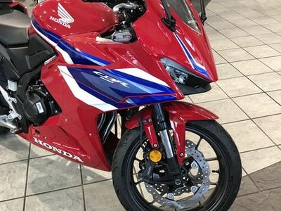 2025 Honda CBR500R — rear three-quarter view
