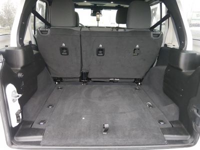 2024 Jeep Wrangler - Photo 11