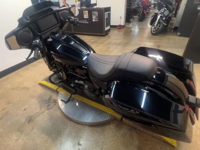2025 Harley-Davidson FLHX - Street Glide — interior view
