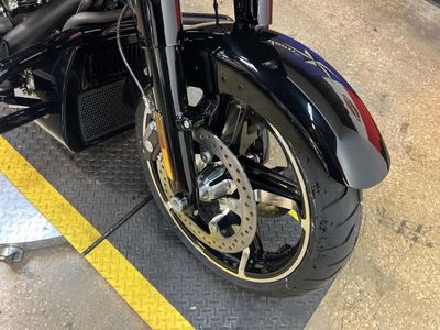 2025 Harley-Davidson FLHX - Street Glide — photo 11 view