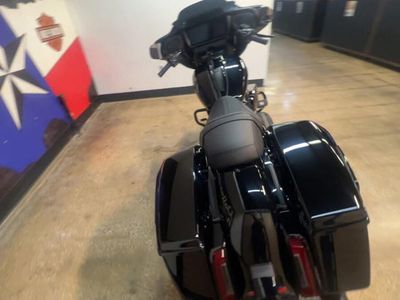 2025 Harley-Davidson FLHX - Street Glide — engine compartment view