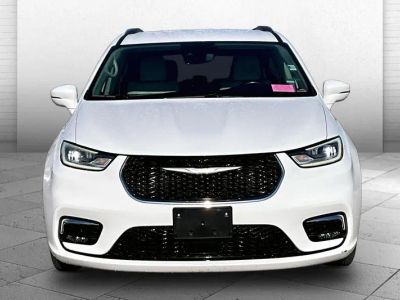2021 Chrysler Pacifica — side profile view