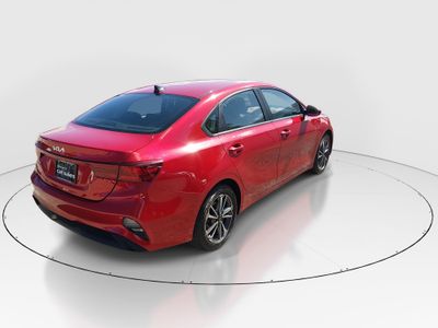 2024 Kia Forte - Photo 7