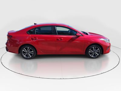2024 Kia Forte - Photo 8