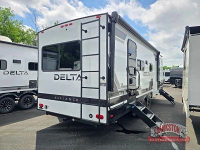 2026 Delta 252RL — engine compartment view