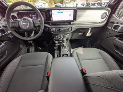 2026 Jeep Gladiator — photo 13 view