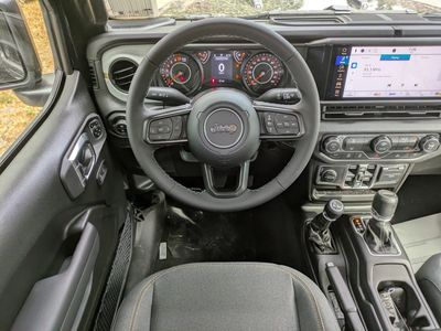 2026 Jeep Gladiator — photo 14 view