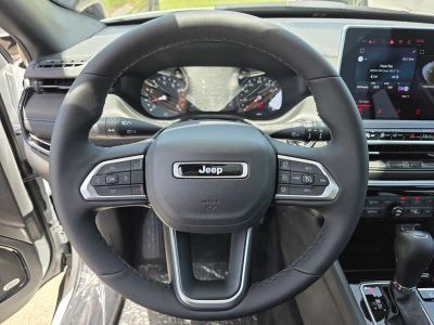 2025 Jeep Compass — photo 17 view