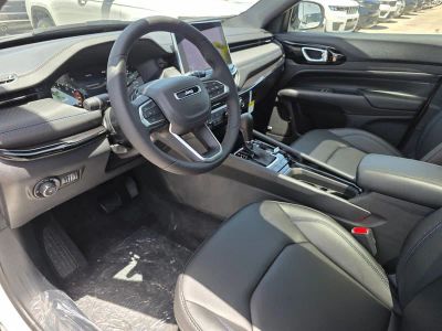 2025 Jeep Compass — photo 14 view