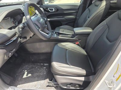 2025 Jeep Compass — photo 13 view