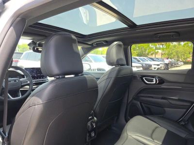 2025 Jeep Compass — photo 9 view