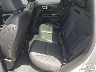 2025 Jeep Compass — photo 8 view