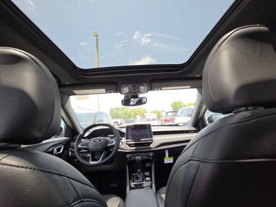 2025 Jeep Compass — photo 10 view