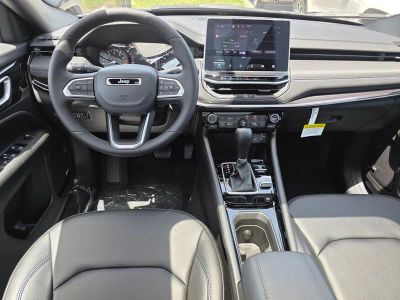 2025 Jeep Compass — photo 11 view
