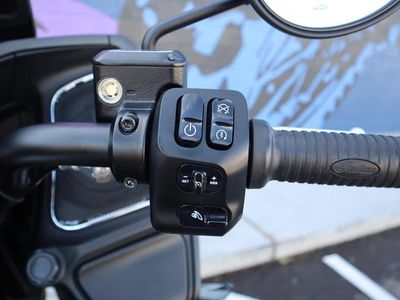 2024 Indian Motorcycle Challenger Black Metallic - Photo 19