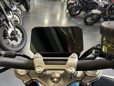 2026 CFMOTO 450NK - Photo 8