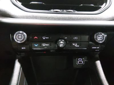 2024 Jeep Compass — photo 18 view
