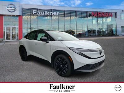 2026 Nissan LEAF Platinum+ in Everest White Pearl Tricoat Super Black Two Tone — front three-quarter view