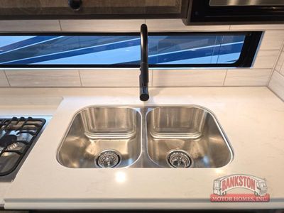2026 Allegro Breeze 33 BR — photo 14 view