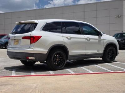 2016 Honda Pilot — rear three-quarter view